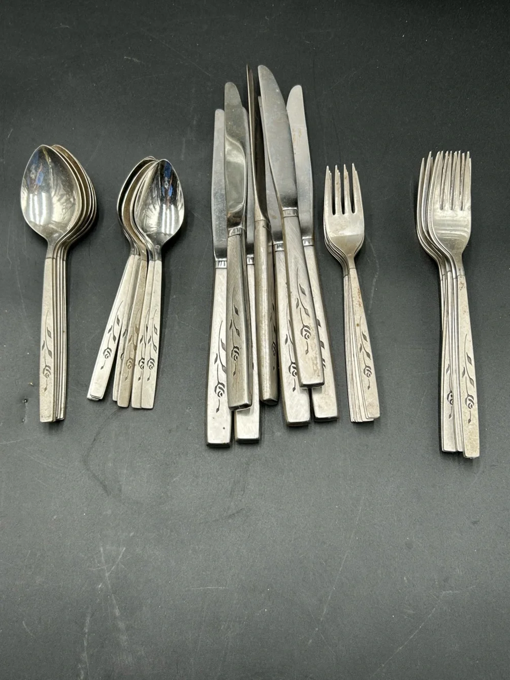 Oneida Capistrano Stainless Steel Floral Handle Flatware Set